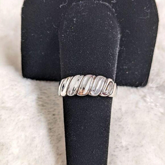 Vintage Sterling Silver Diagonal Groove or Crossoint Style Ring - Picture 10 of 12